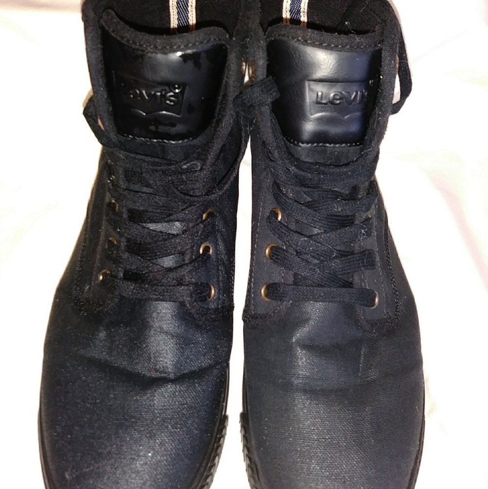 Men's Levi's Comfort tech size 12 tie up boot.